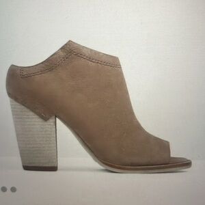Dolce Vita Noa peep toe heel in taupe nubuck sz 7